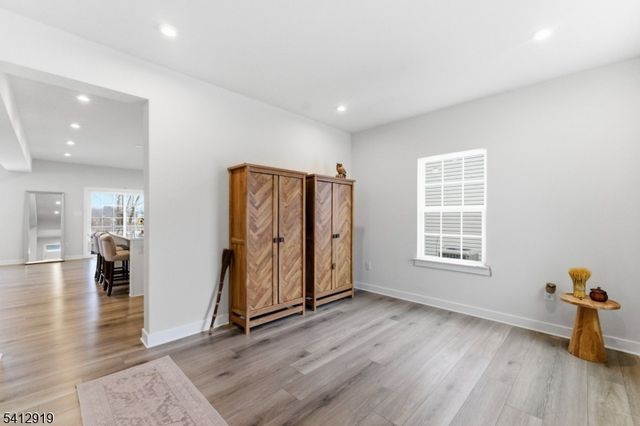 22 Oakwood Blvd, Union Twp., NJ 08827