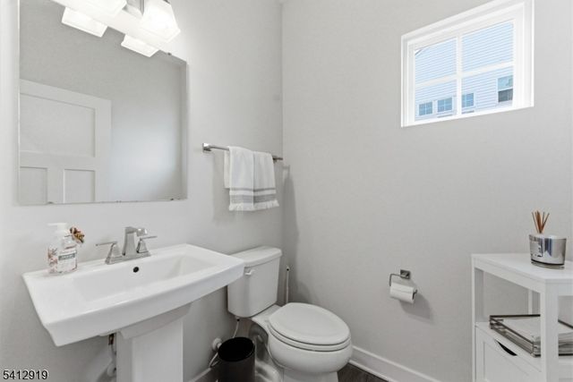 22 Oakwood Blvd, Union Twp., NJ 08827