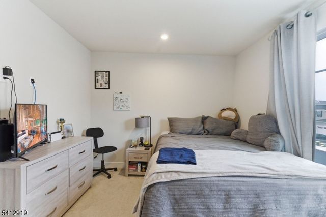 22 Oakwood Blvd, Union Twp., NJ 08827