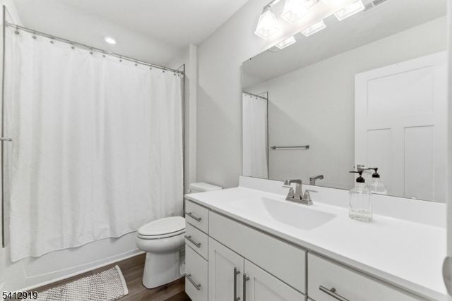 22 Oakwood Blvd, Union Twp., NJ 08827