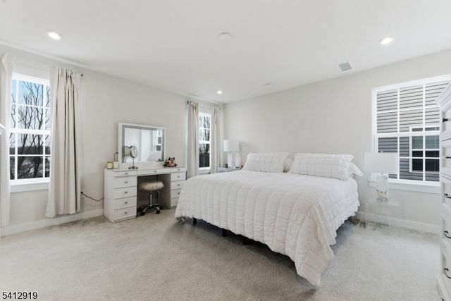 22 Oakwood Blvd, Union Twp., NJ 08827