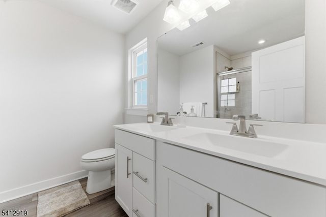 22 Oakwood Blvd, Union Twp., NJ 08827