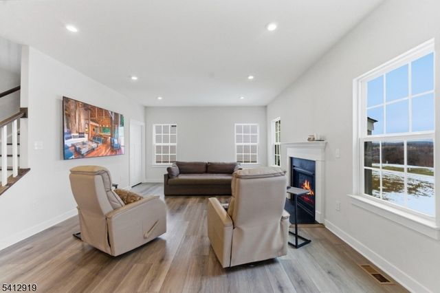 22 Oakwood Blvd, Union Twp., NJ 08827