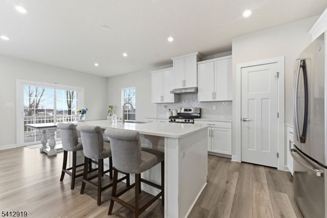 22 Oakwood Blvd, Union Twp., NJ 08827