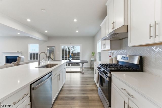 22 Oakwood Blvd, Union Twp., NJ 08827