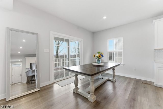 22 Oakwood Blvd, Union Twp., NJ 08827