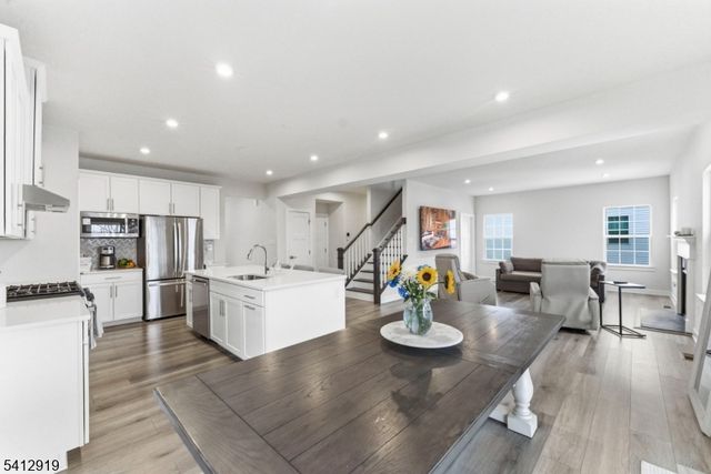 22 Oakwood Blvd, Union Twp., NJ 08827