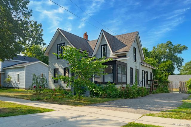 204 Oakland Street, Holly Village, MI 48442