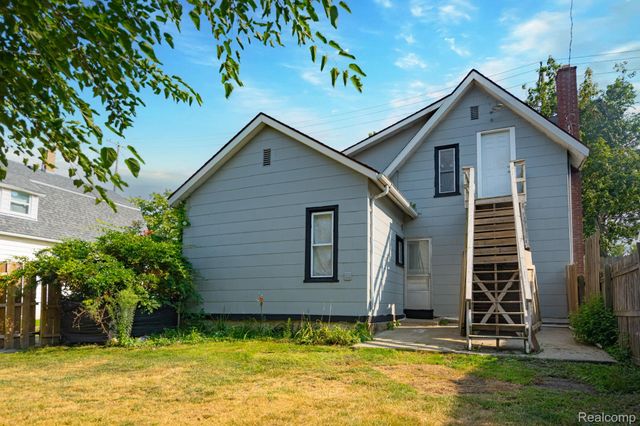 204 Oakland Street, Holly Village, MI 48442