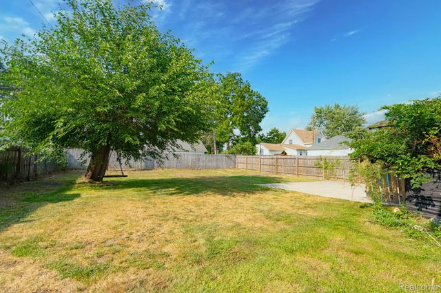 204 Oakland Street, Holly Village, MI 48442