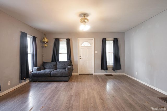 204 Oakland Street, Holly Village, MI 48442