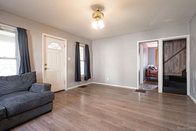 204 Oakland Street, Holly Village, MI 48442