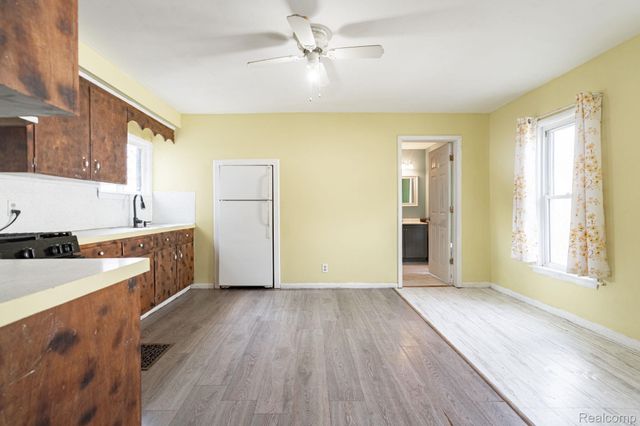 204 Oakland Street, Holly Village, MI 48442