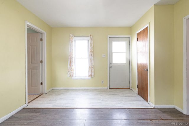 204 Oakland Street, Holly Village, MI 48442