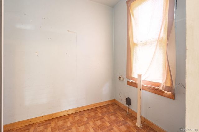 204 Oakland Street, Holly Village, MI 48442