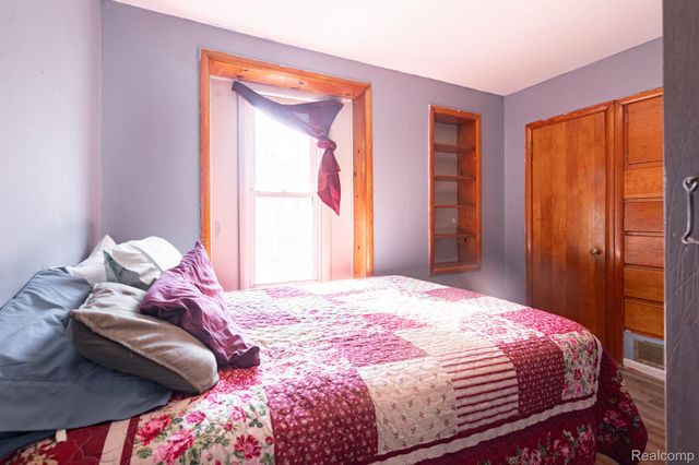 204 Oakland Street, Holly Village, MI 48442