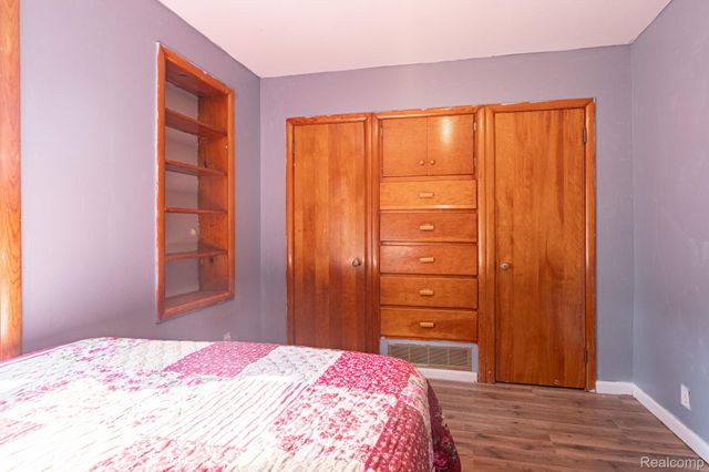 204 Oakland Street, Holly Village, MI 48442