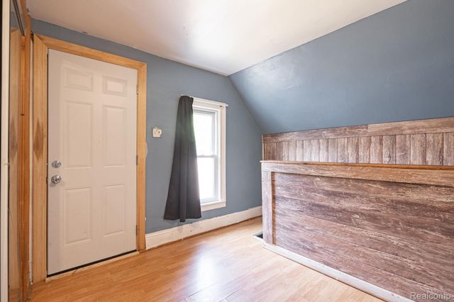 204 Oakland Street, Holly Village, MI 48442
