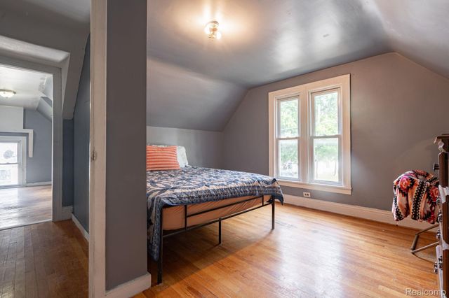 204 Oakland Street, Holly Village, MI 48442