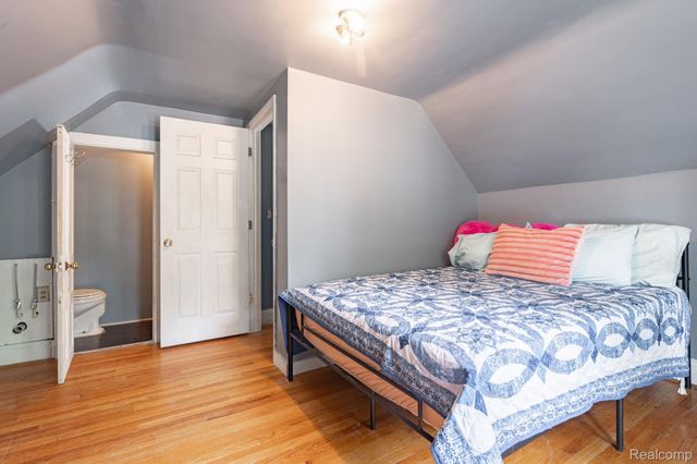 204 Oakland Street, Holly Village, MI 48442