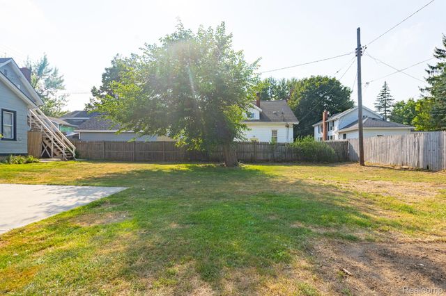 204 Oakland Street, Holly Village, MI 48442