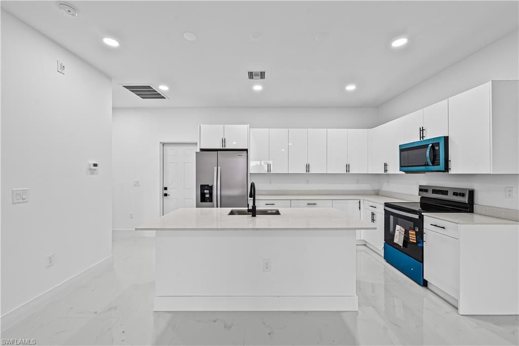 696-698 Creuset AVE S, LEHIGH ACRES, FL 33974 — photo 5