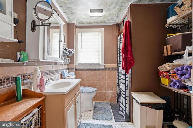 7 E MAPLE AVE, Morrisville, PA 19067