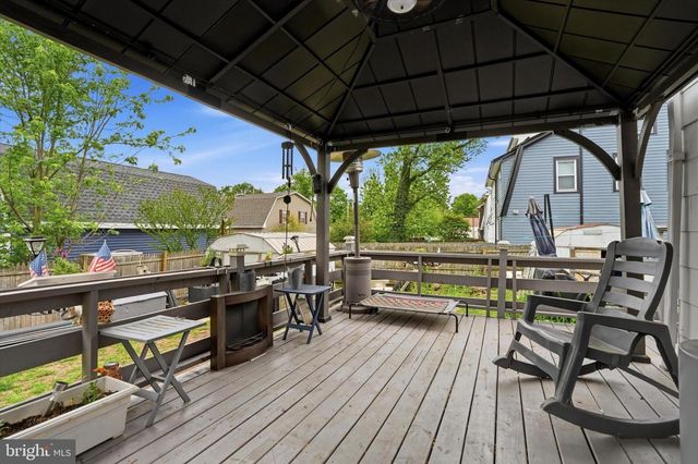 7 E MAPLE AVE, Morrisville, PA 19067