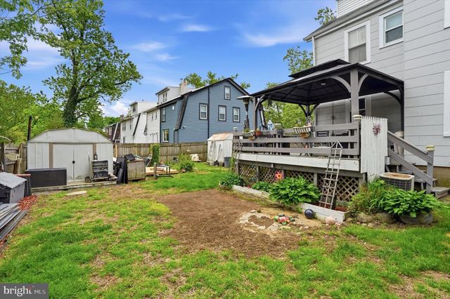 7 E MAPLE AVE, Morrisville, PA 19067