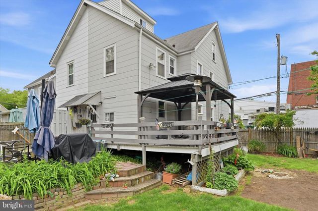 7 E MAPLE AVE, Morrisville, PA 19067
