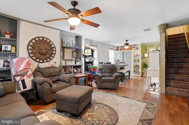 7 E MAPLE AVE, Morrisville, PA 19067