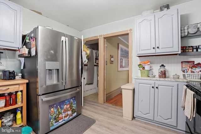 7 E MAPLE AVE, Morrisville, PA 19067