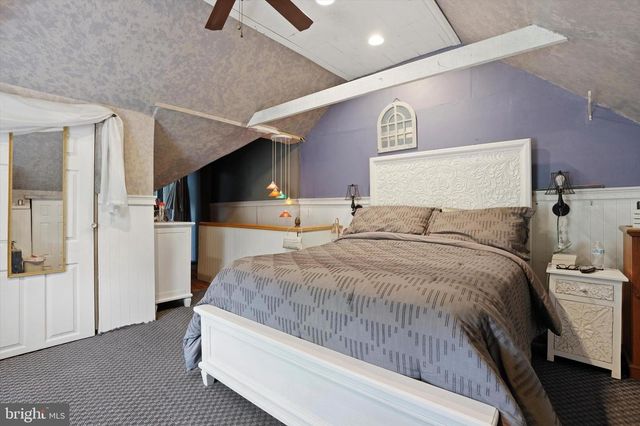 7 E MAPLE AVE, Morrisville, PA 19067