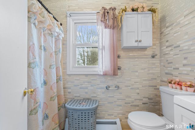 15 Kenneth Circle, Waterbury, CT 06710