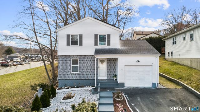 15 Kenneth Circle, Waterbury, CT 06710