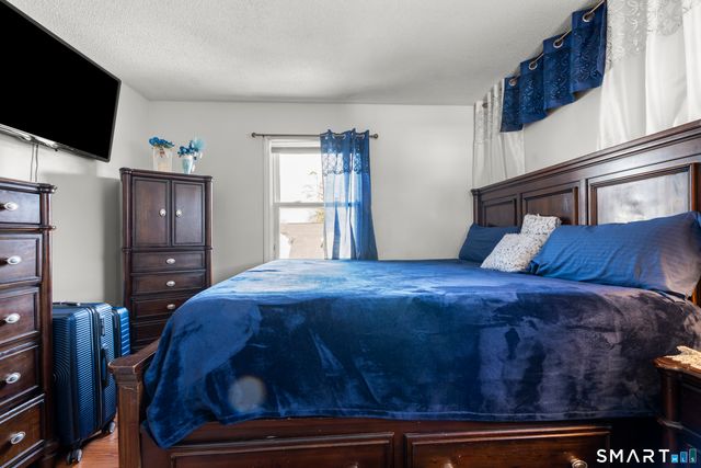 15 Kenneth Circle, Waterbury, CT 06710