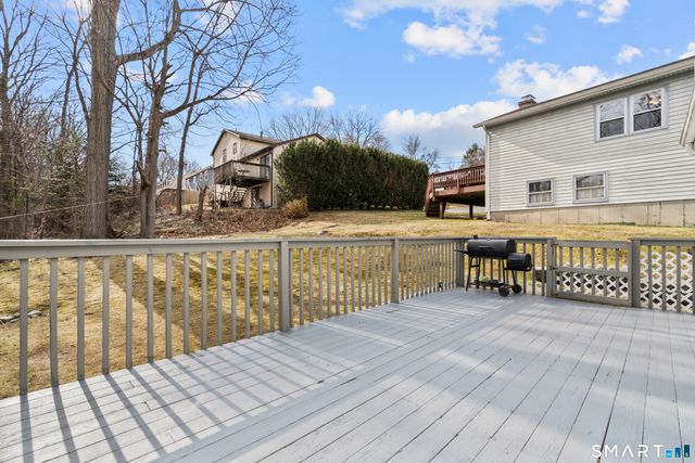 15 Kenneth Circle, Waterbury, CT 06710