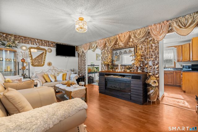 15 Kenneth Circle, Waterbury, CT 06710