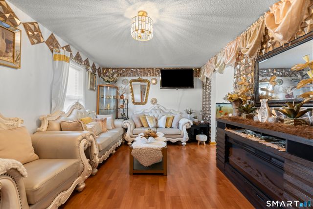 15 Kenneth Circle, Waterbury, CT 06710