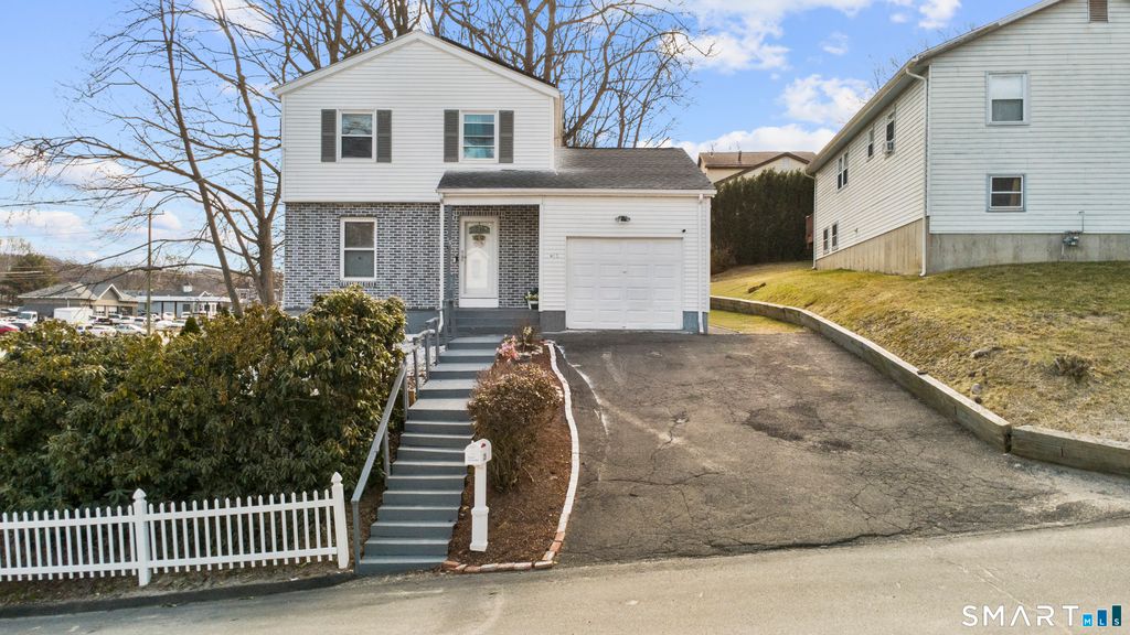 15 Kenneth Circle, Waterbury, CT 06710