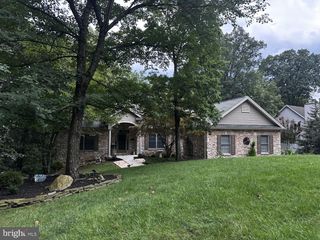 1817 DOGWOOD RD, Harrisburg, PA 17110