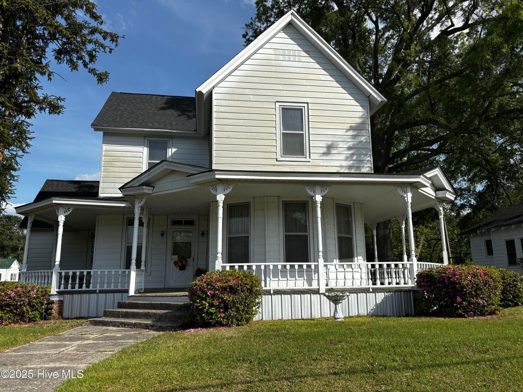 414 N Center Street, Mount Olive, NC 28365