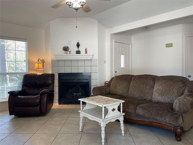 110 N Kanaio DR B, Bastrop, TX 78602