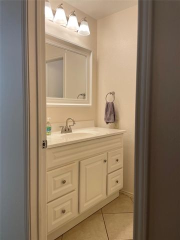 110 N Kanaio DR B, Bastrop, TX 78602