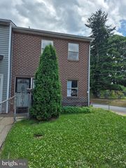 555 WOODWARD ST, Lancaster, PA 17602