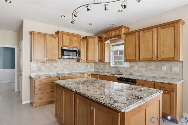 10365 Morning Dew Ln, Hanover, VA 23116