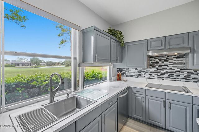 10082 CHESTER LAKE Road E, Jacksonville, FL 32256