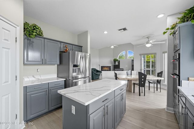 10082 CHESTER LAKE Road E, Jacksonville, FL 32256