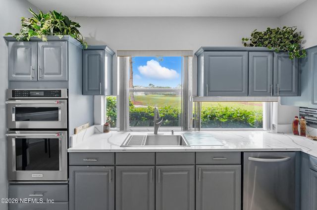 10082 CHESTER LAKE Road E, Jacksonville, FL 32256