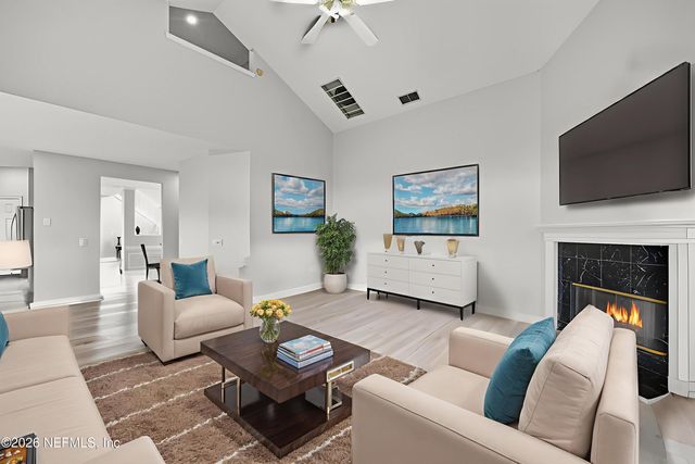 10082 CHESTER LAKE Road E, Jacksonville, FL 32256